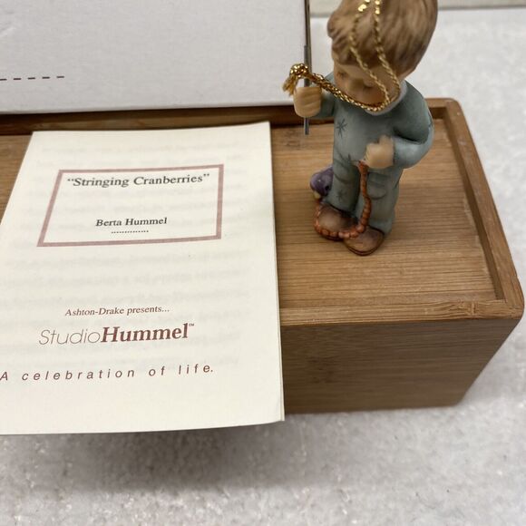 Lot of 3 Hummel Xmas Ornaments:Tuckered Out, Little Brother, String Cranberries - Picture 3 of 10